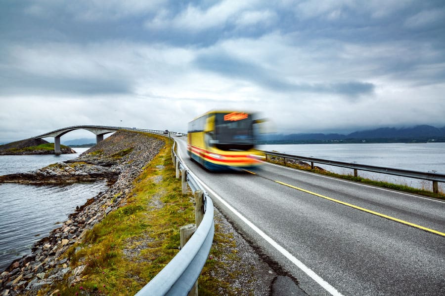 Norsk buss på landsbyggden